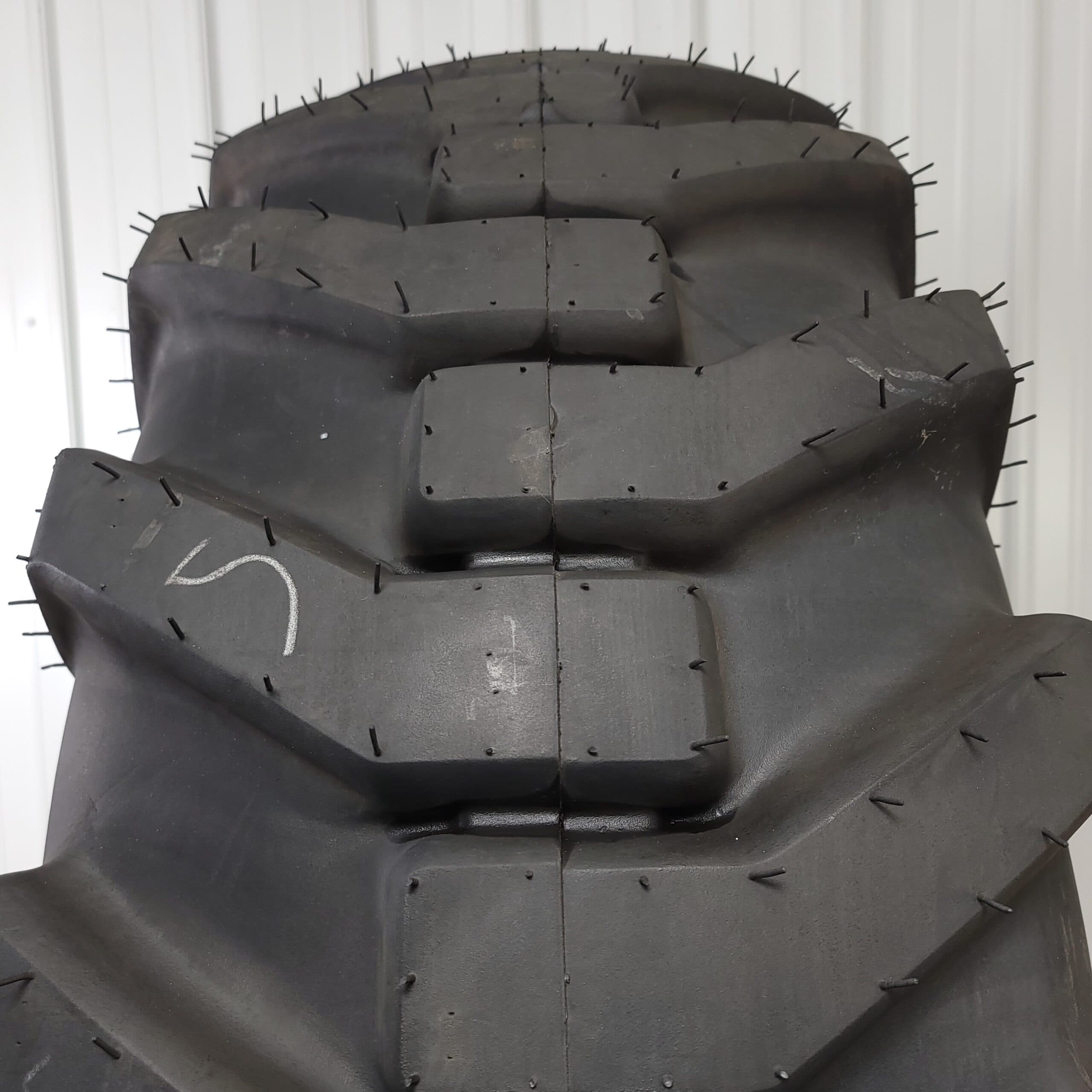 17.5-25 S.T.A. American Contractor E2/G2/L2 (16-Ply) w/ 100% Tread